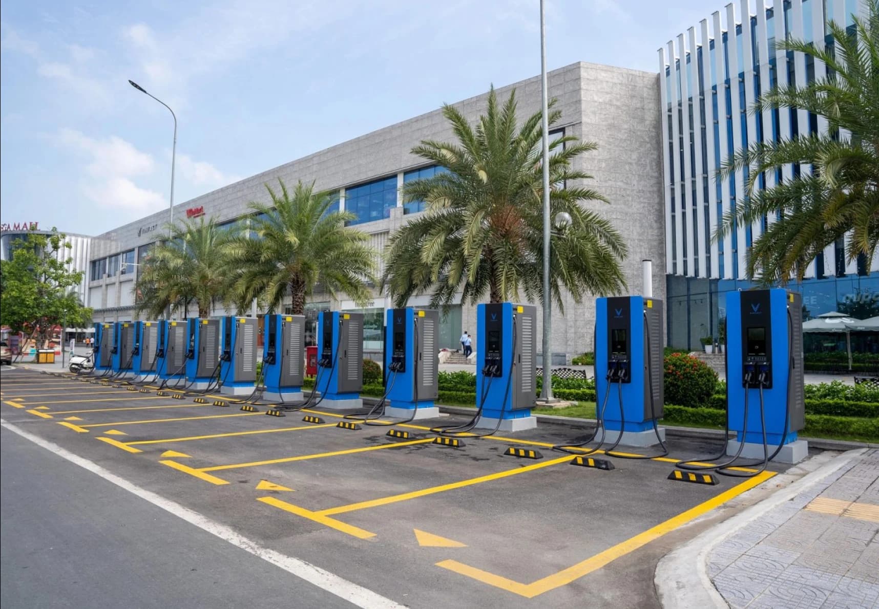 Giải pháp Pin và Trạm sạc